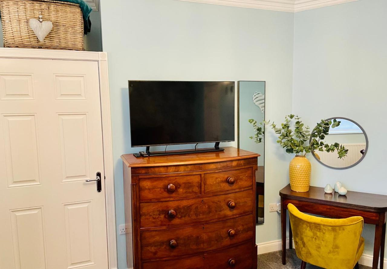 Stunning 2-Bed-2Bath Apt In Whitby With Parking Exterior foto