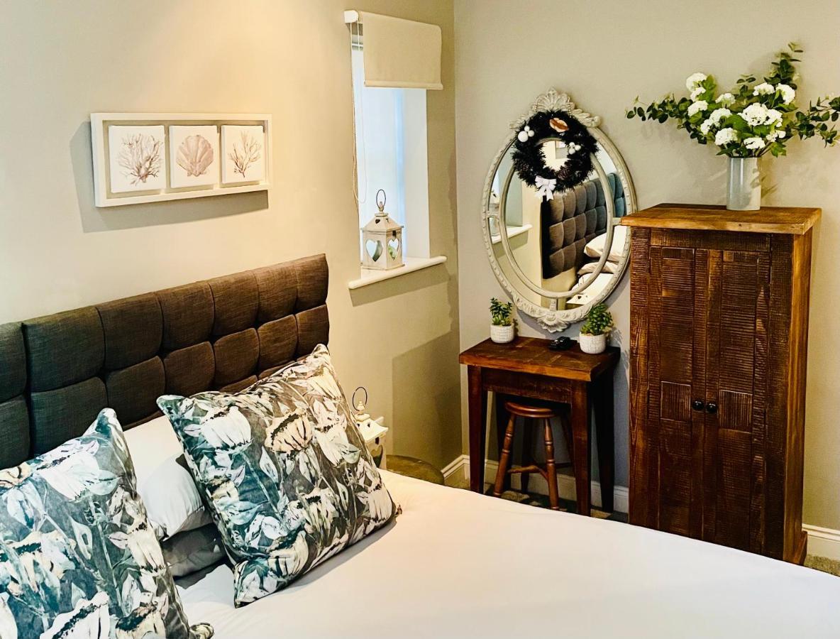 Stunning 2-Bed-2Bath Apt In Whitby With Parking Exterior foto