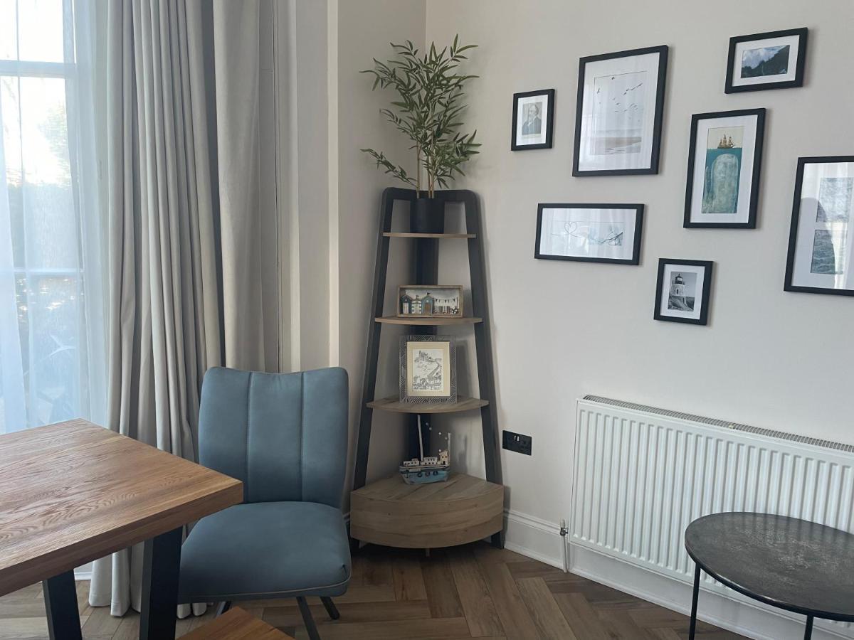 Stunning 2-Bed-2Bath Apt In Whitby With Parking Exterior foto